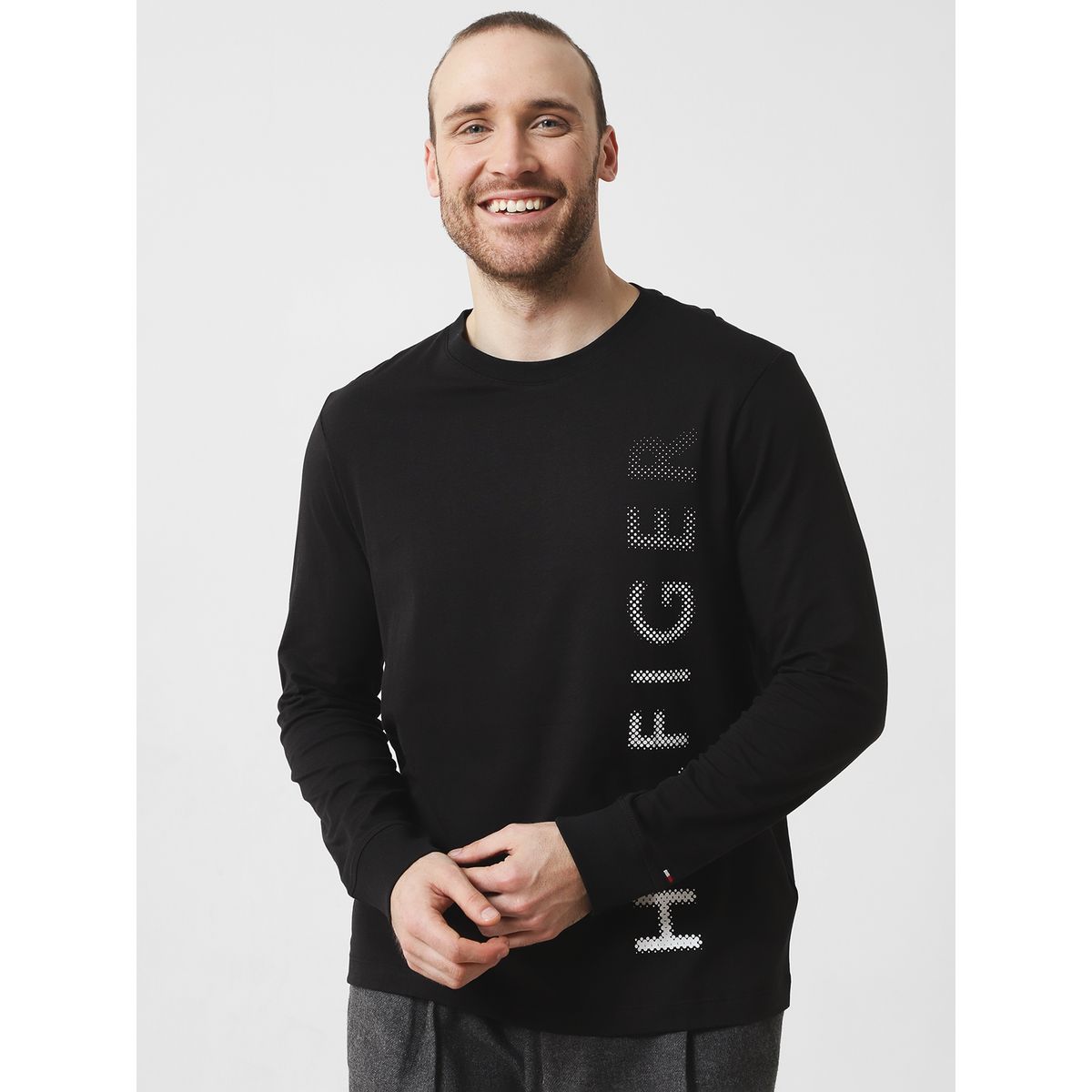 TOMMY HILFIGER - Polera Im Con Logo Vertical Negro Hombre