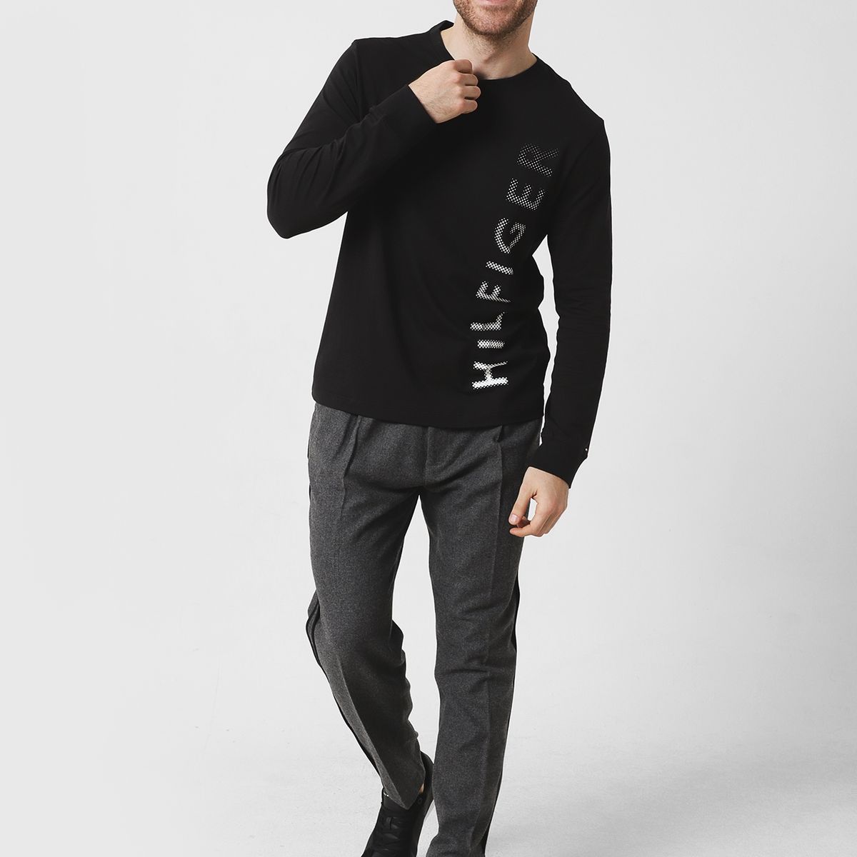 TOMMY HILFIGER - Polera Im Con Logo Vertical Negro Hombre