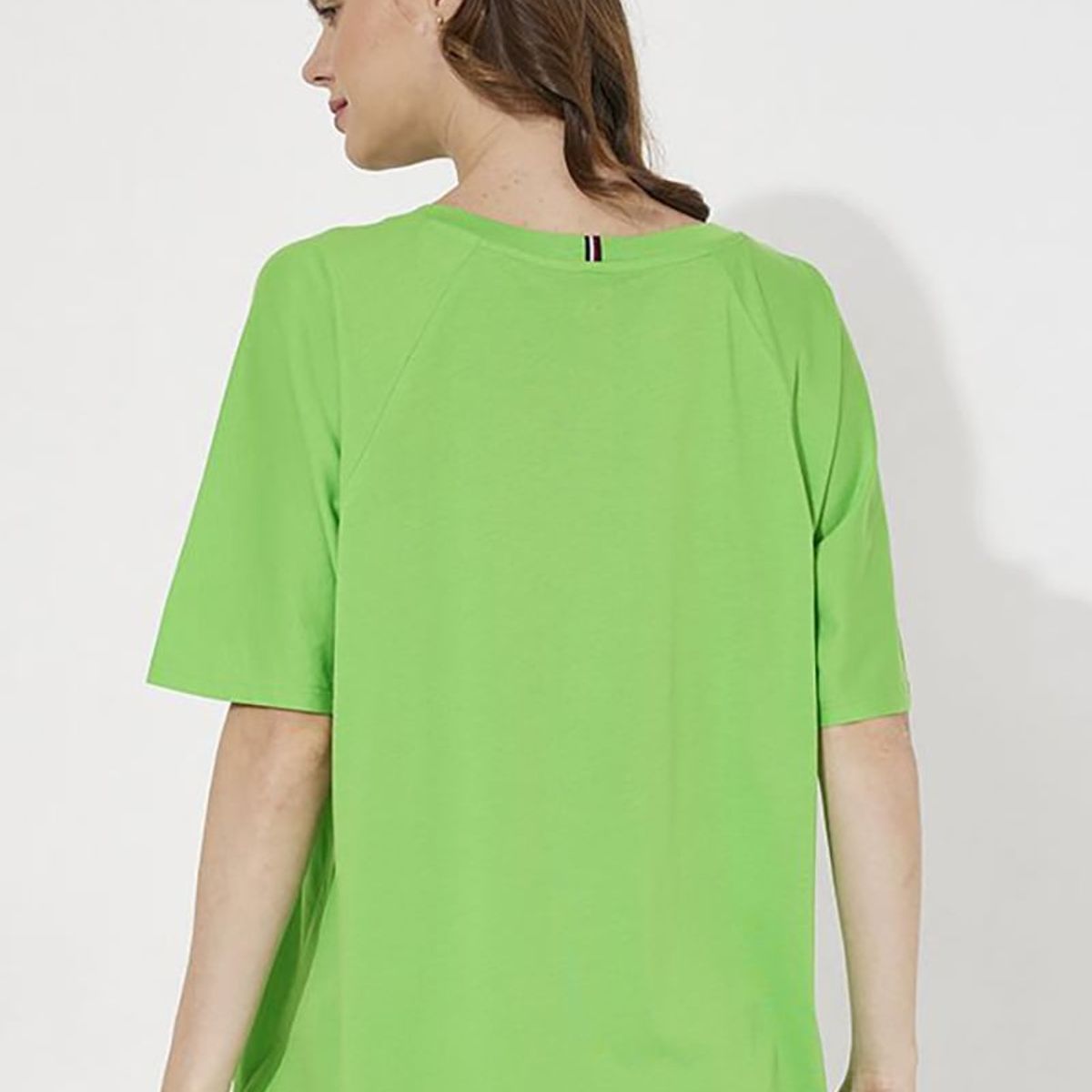 TOMMY HILFIGER - Polera Sport Relaxed Graphic Verde Mujer