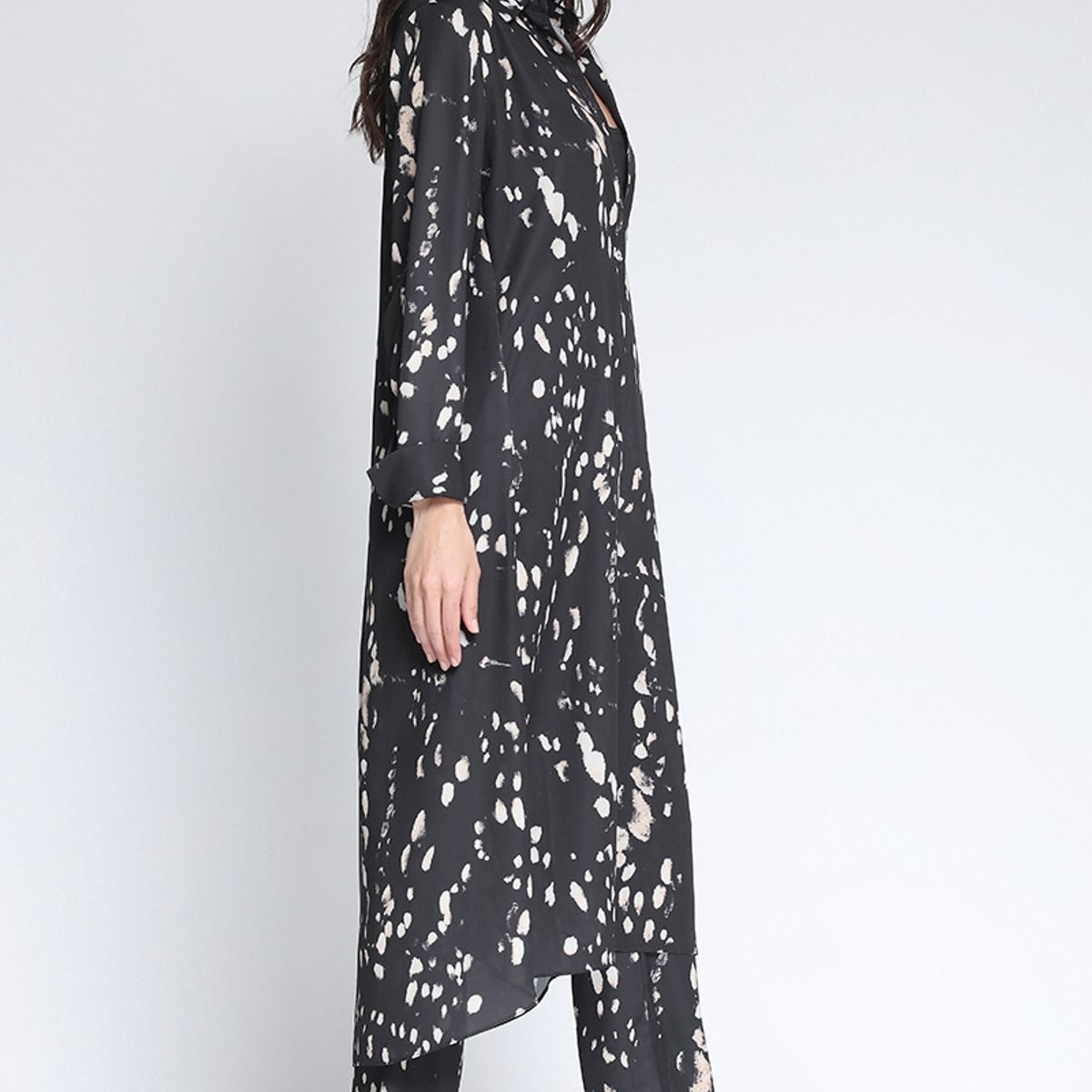 LIOLA - Camisa Extra Larga Estampado Manchas Negro Liola