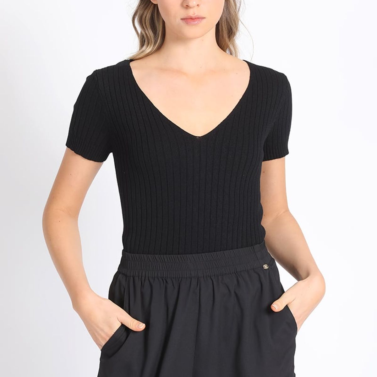 LIOLA - Polera Tejido Ribb Negra Liola