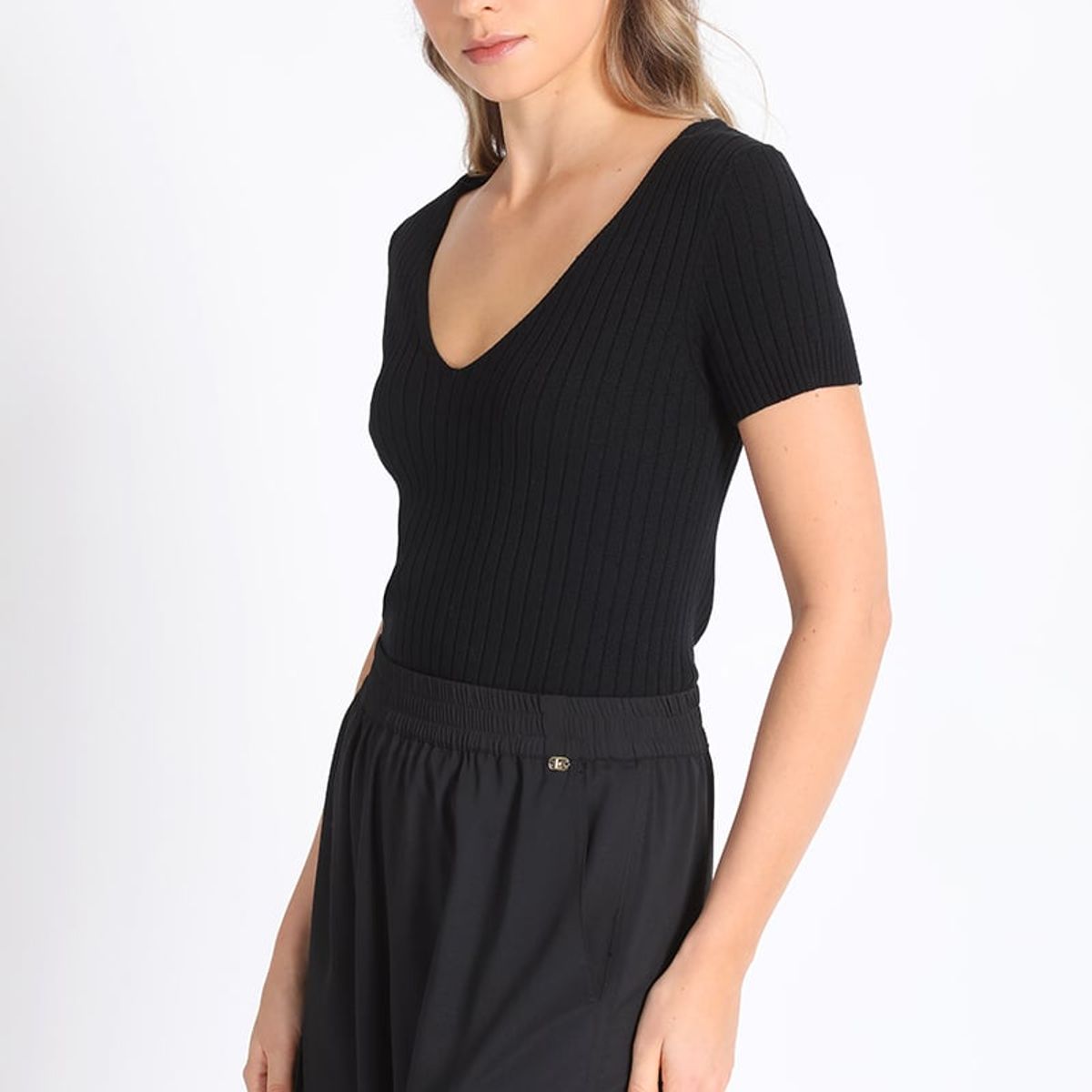 LIOLA - Polera Tejido Ribb Negra Liola