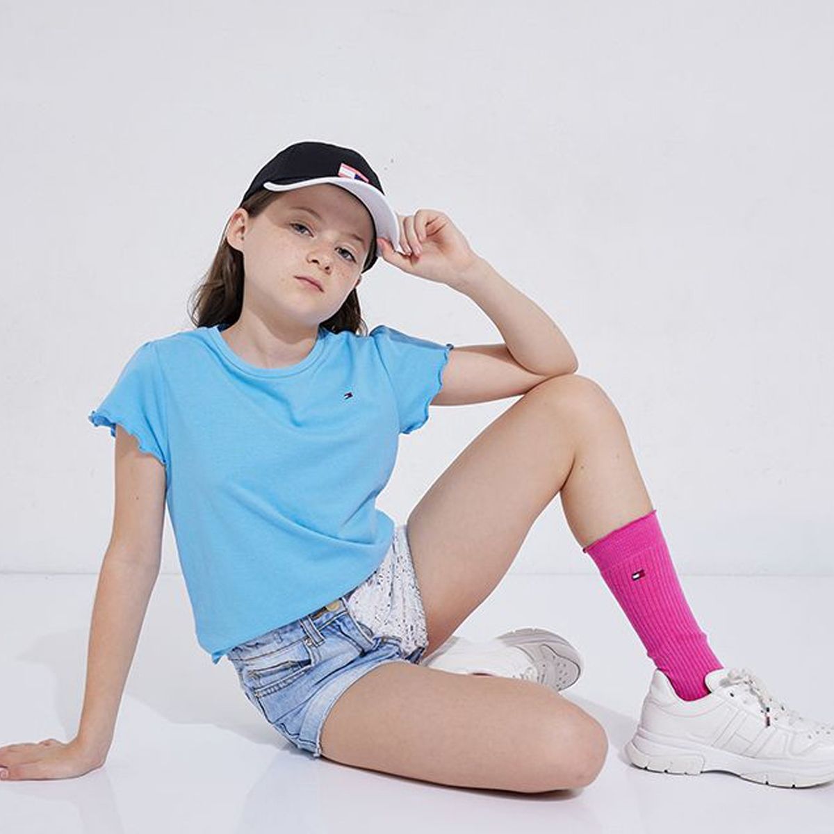 TOMMY HILFIGER - Polera De Niña Essential Con Mangas De Vuelos Celeste Tommy Hilfiger