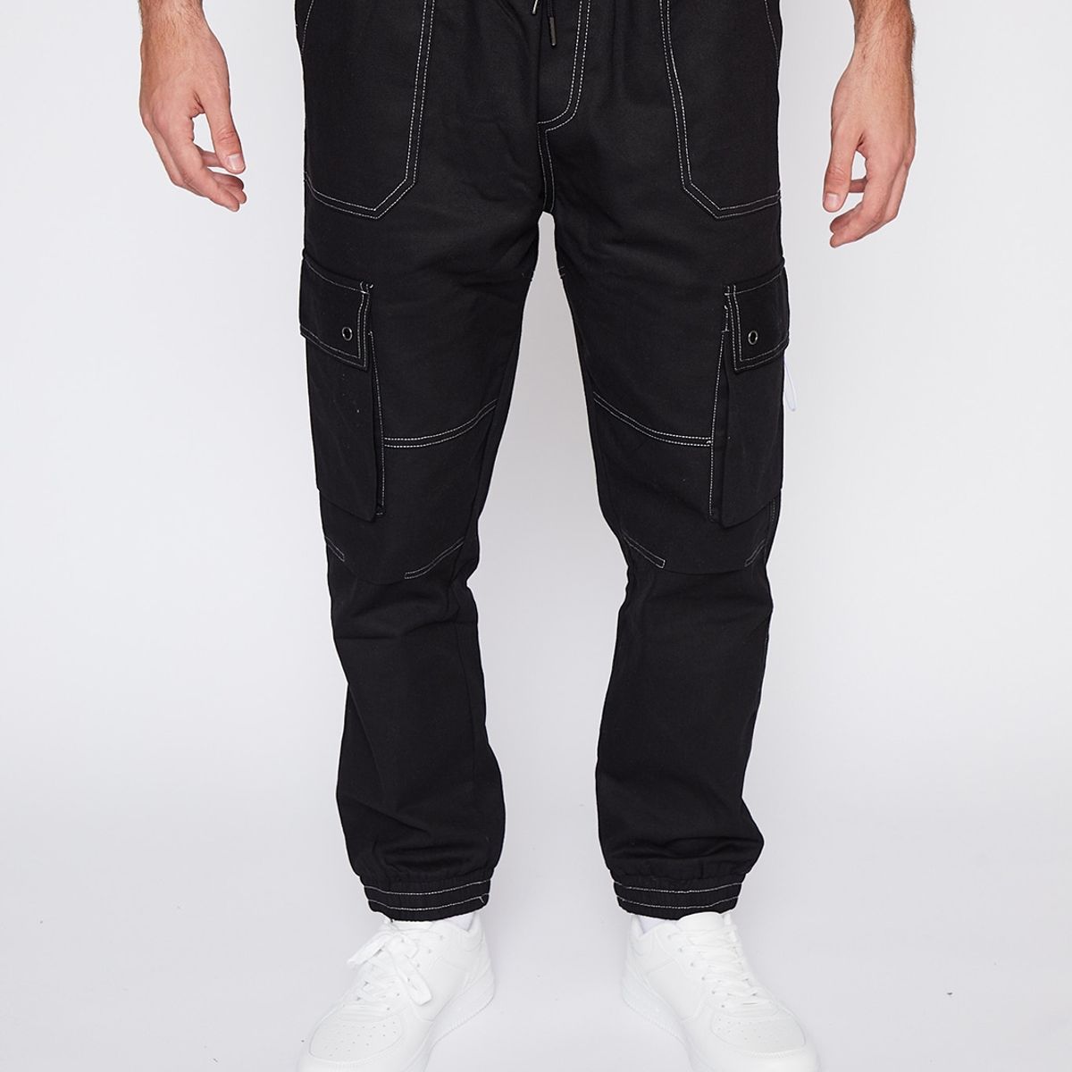 FAMILY SHOP - Pantalon Hombre Cargo Costuras Negro Family Shop