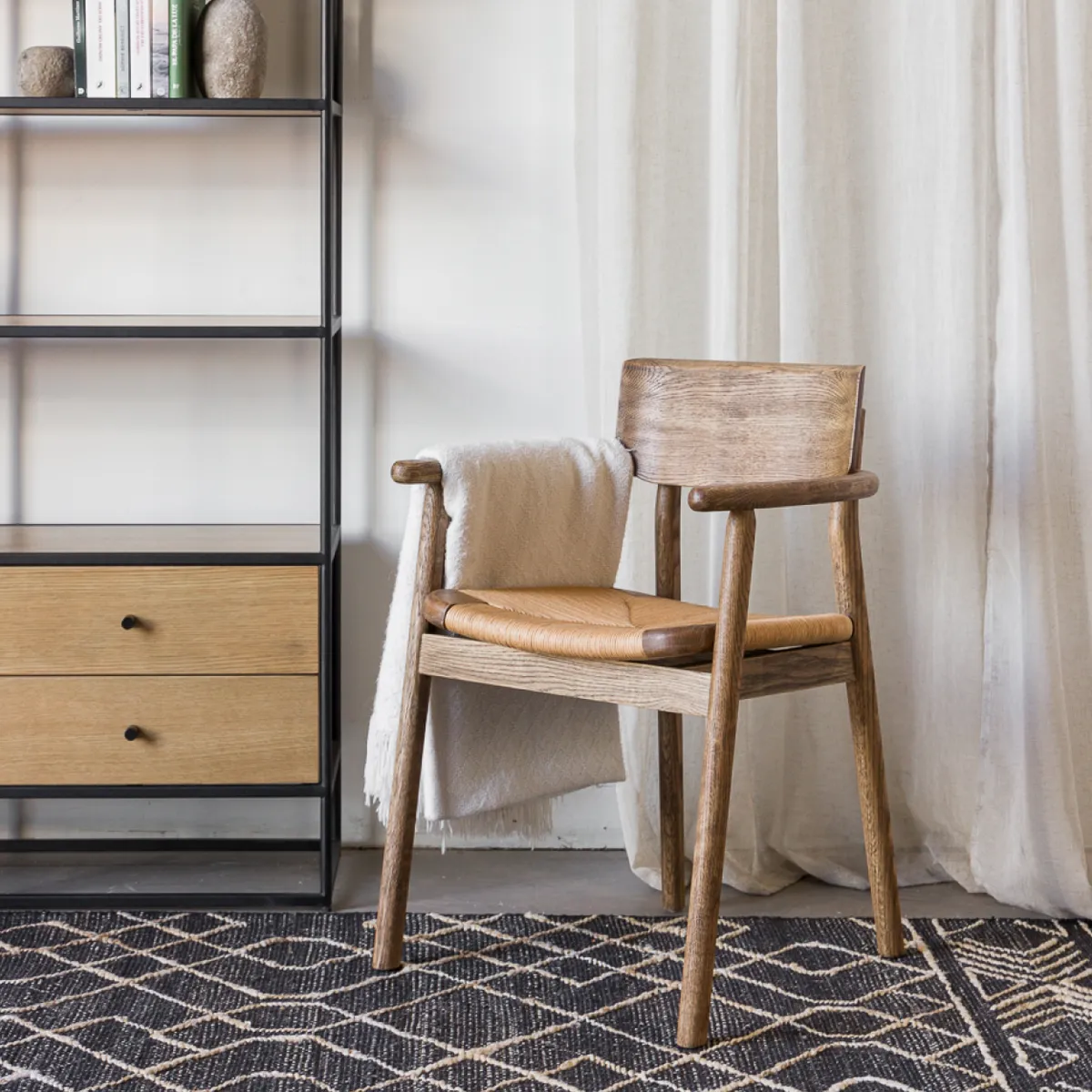 AMOBLE - Sitial Kuta roble Amoblé