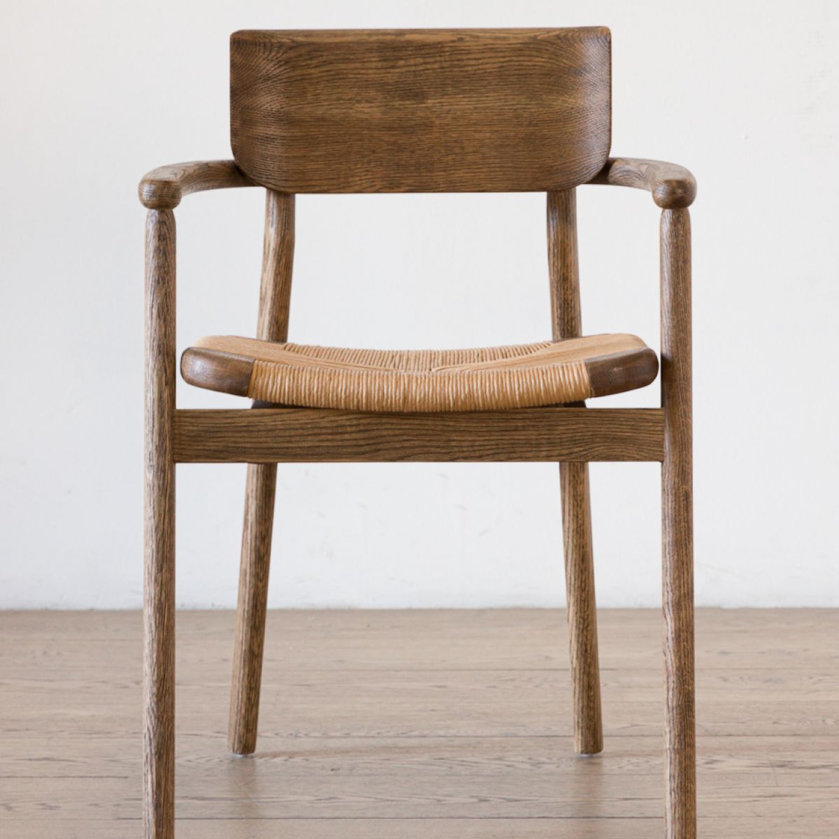 AMOBLE - Sitial Kuta roble Amoblé