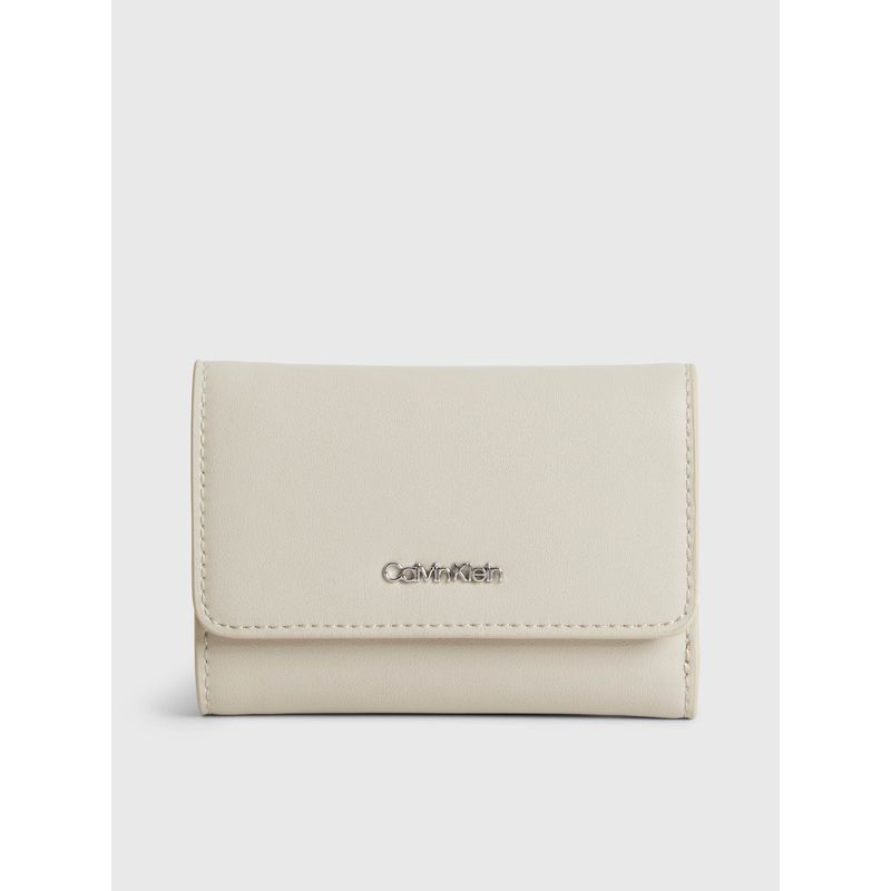 CALVIN KLEIN - Cartera pequeña reciclada de plegado triple con RFID Beige Calvin Klein