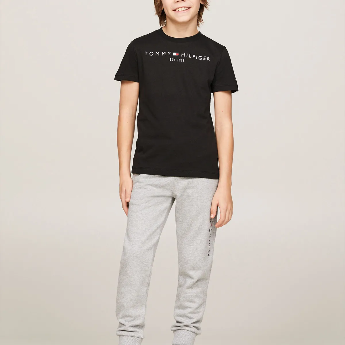 TOMMY HILFIGER - Polera Kids Essential Logo C-Neck Negro Tommy Hilfiger