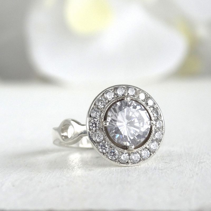 GENERICO - TALLA 13: Anillo solitario con halo redondo de circones plata 950
