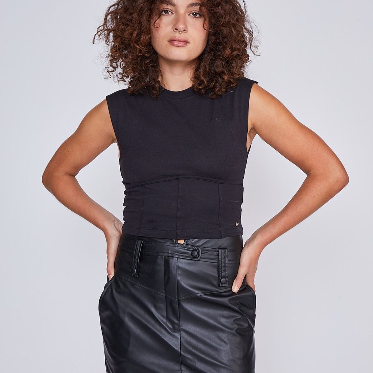 SIOUX - Polera Mujer Armada Parta Baja Negro Sioux