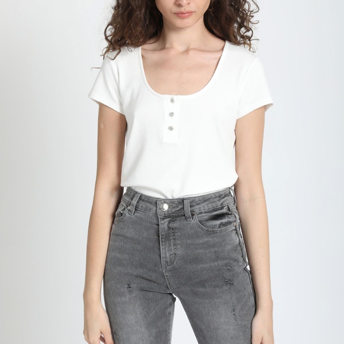 LIOLA - Polera Boton Joya, Crudo Liola