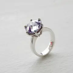 GENERICO - TALLA 8: Solitario clásico de perfil alto con circón lavanda plata 950