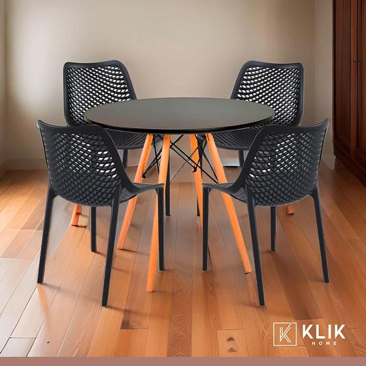 KLIK - Comedor Mesa Eames redonda 80cm negra + 4 Sillas Berlin - Negras KLIK