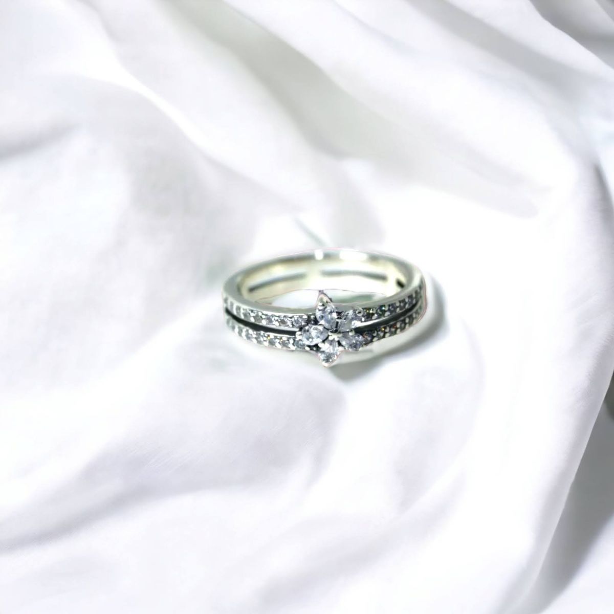 GENERICO - Anillo de Plata Cintillo Flor Circón