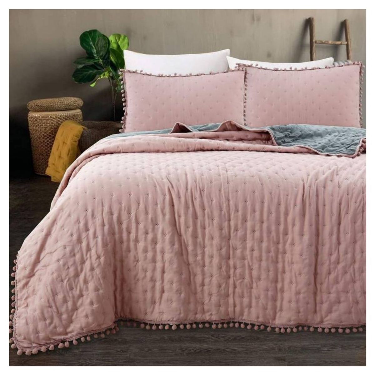 COMPRAPO - Cubrecama Quilt Algodón y Pompones 1.5 Plazas + 1 Funda Rosa