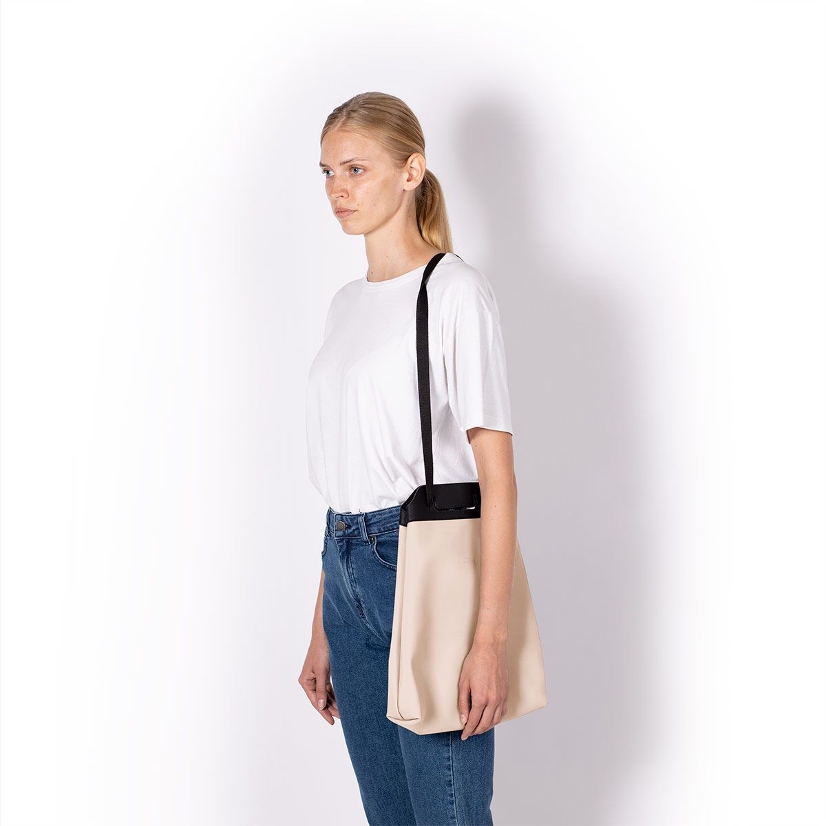 UCON ACROBATICS - Cartera tipo mochila Una Lotus Light Apricot