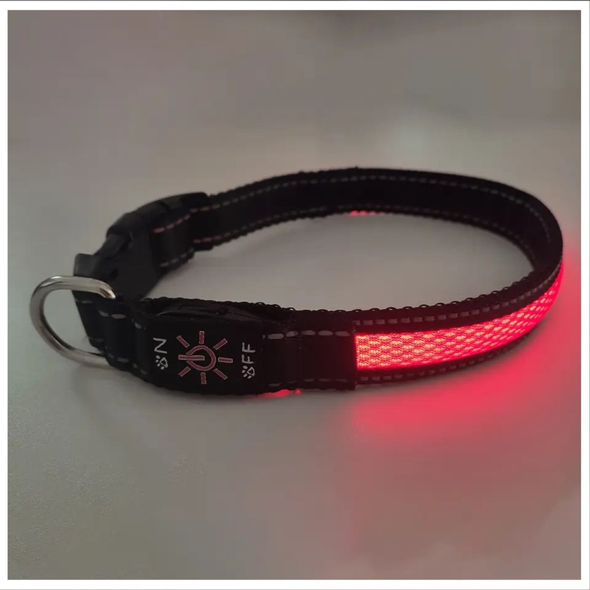 GENERICO - Collar LED Recargable USB Mascotas 3 Niveles Luminosidad M Rojo 6 Horas 250 mAh