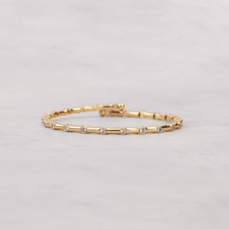 BY LAS CAYETANAS - Pulsera esclava flexible NOA con cristales blancos