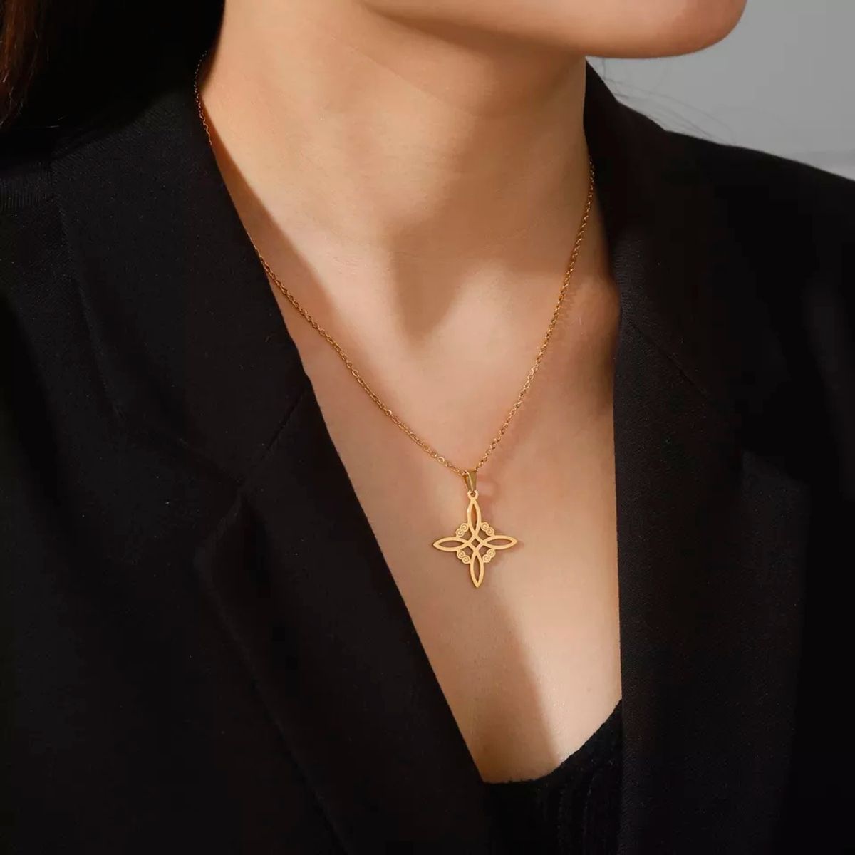 TODOJOYAS - Colgante Collar Nudo de Bruja Acero Dorado