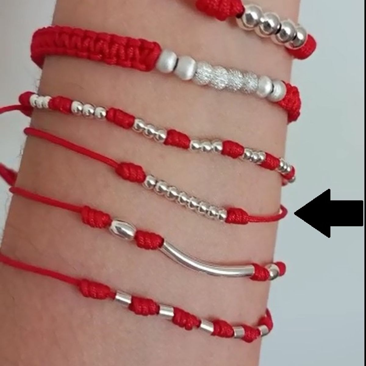 GENERICO - Pulsera Hilo Rojo y Mostacillas