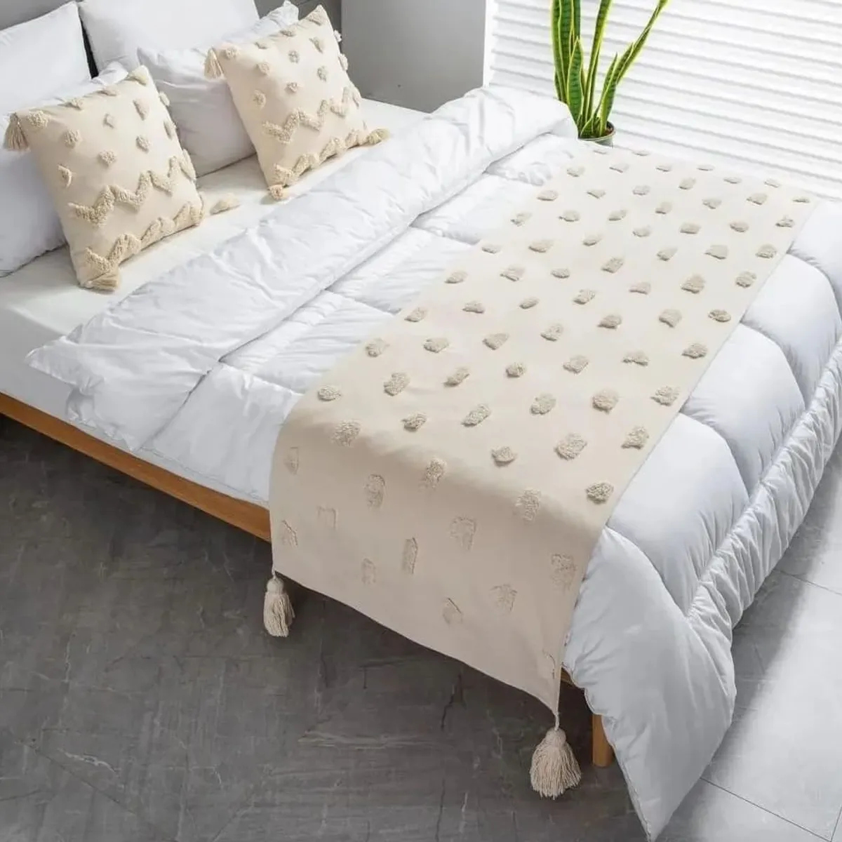 ANGELES DEL HOGAR - Pieceras Bordadas con Pompones + 2 Fundas De Cojin 2 plazas/King