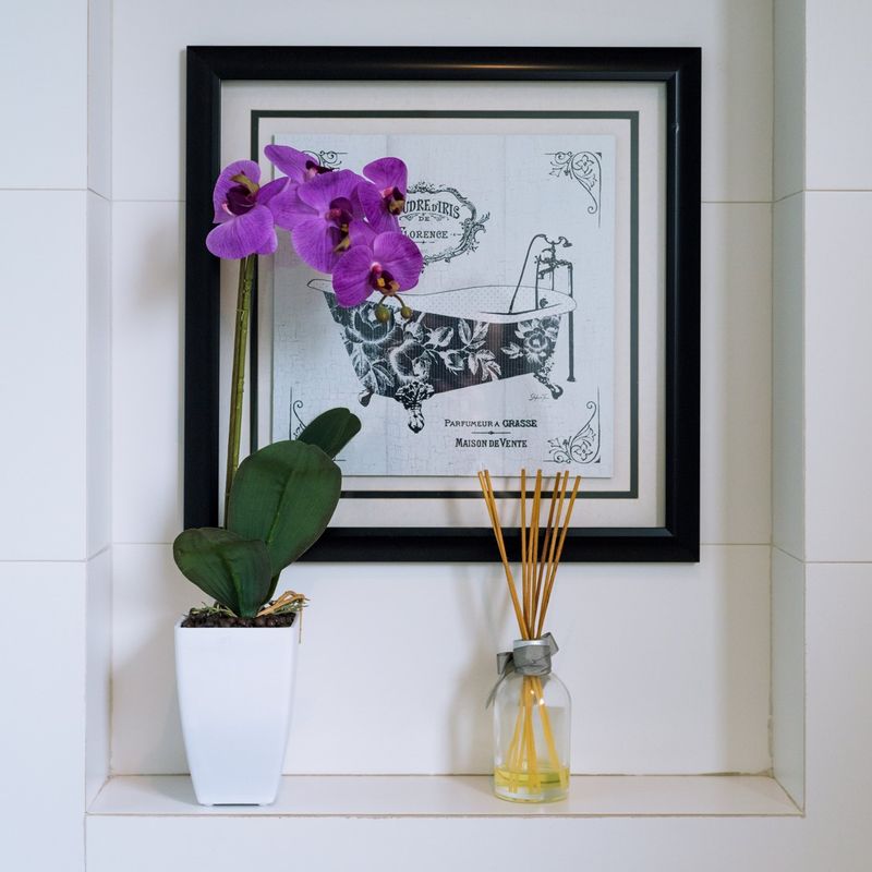 VADELL - Orquídea morada de 52 cm en macetero plástico Vadell Home.