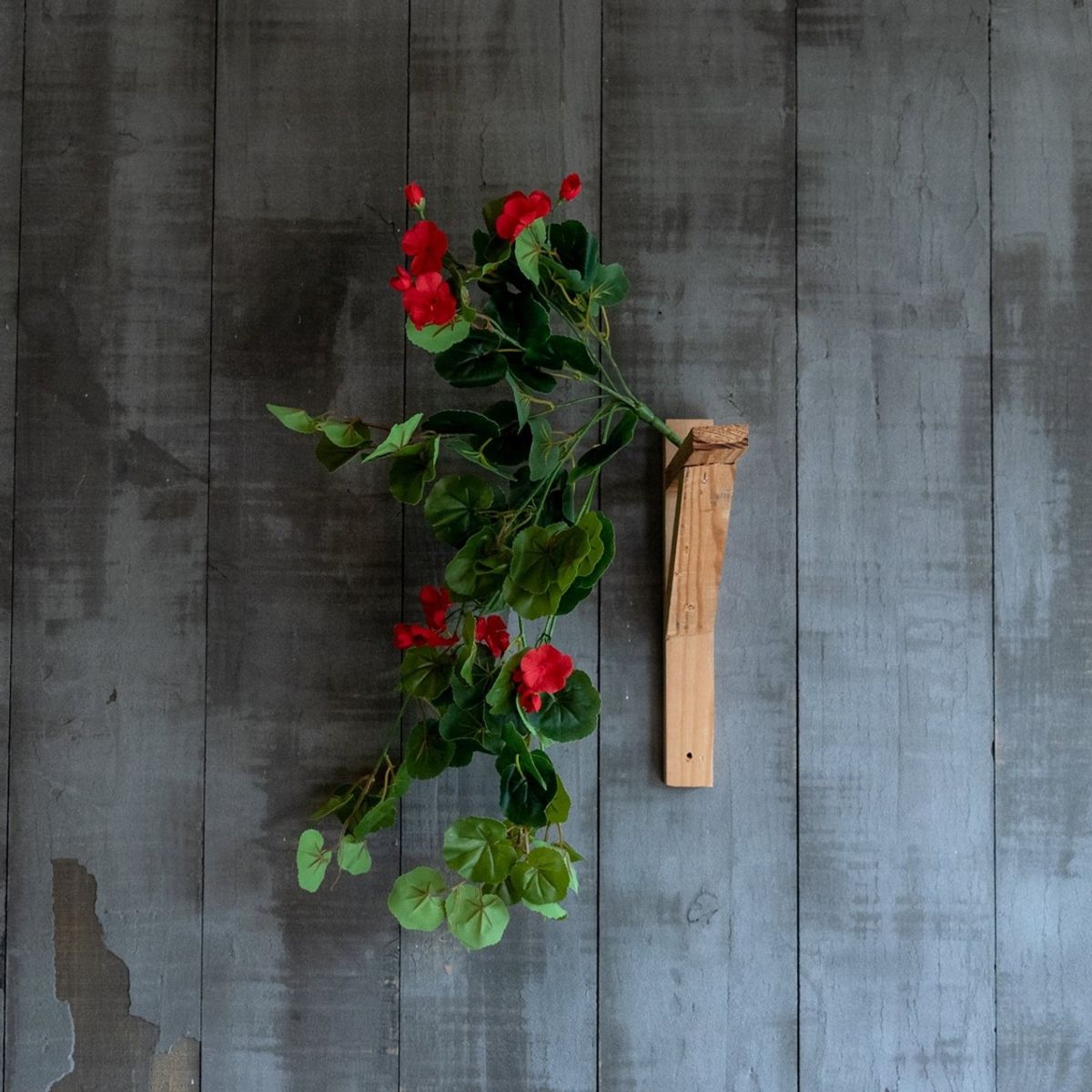 VADELL - Enredadera colgante con flores rojas, 86 hojas, 6 flores de 60 cm Vadell Home