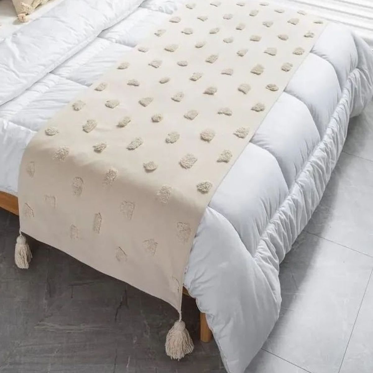 ANGELES DEL HOGAR - Piecera Bordadas con Pompones 2plazas