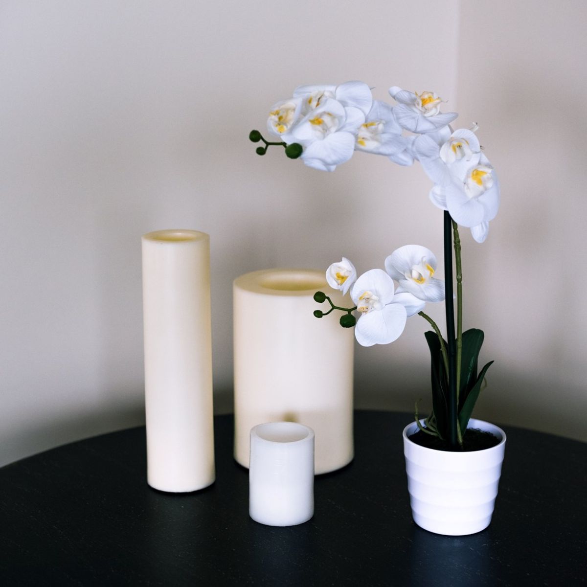 VADELL - Orquídea blanca 51 cm en macetero redondo Vadell Home