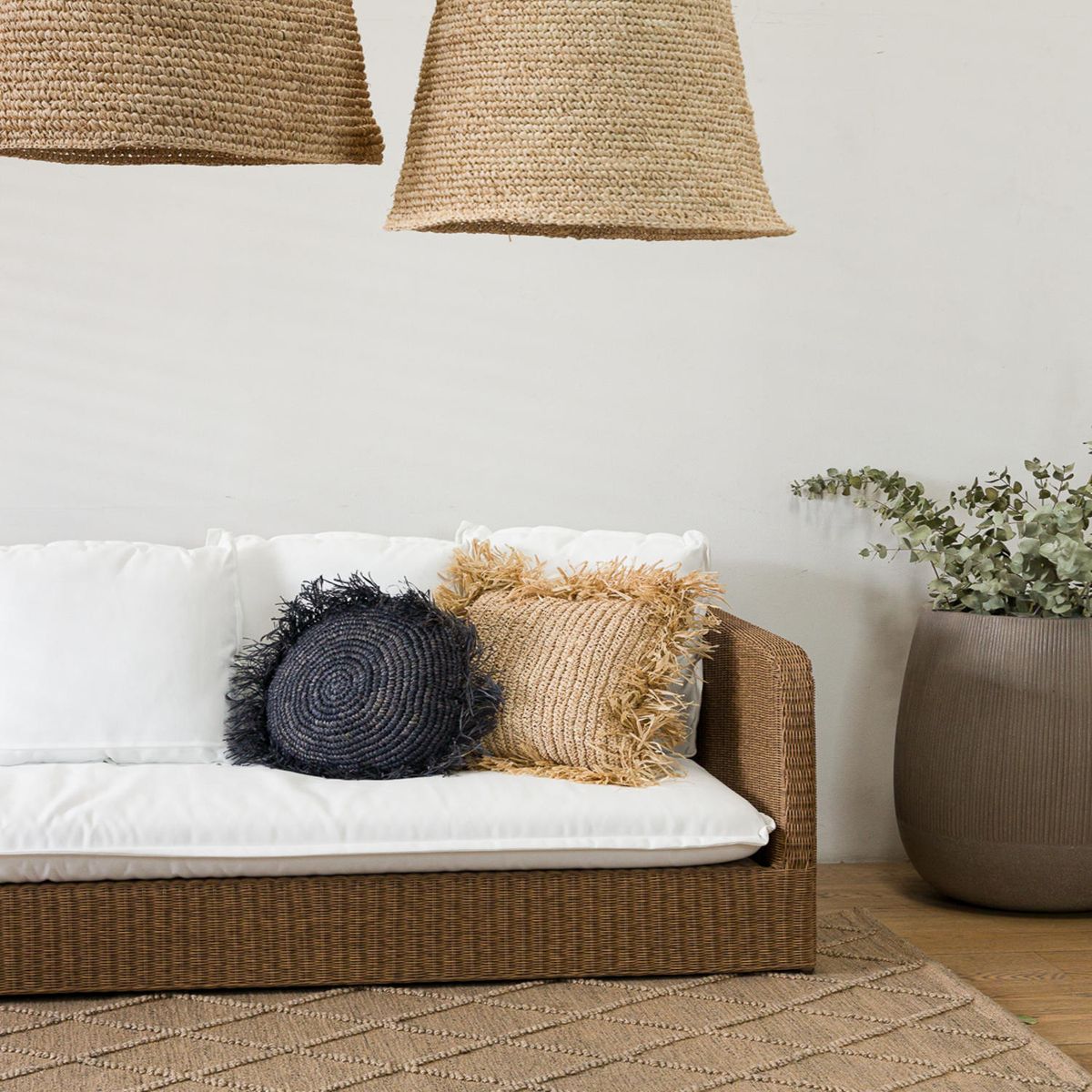 AMOBLE - Cojin Dion Negro Redondo  Amoblé