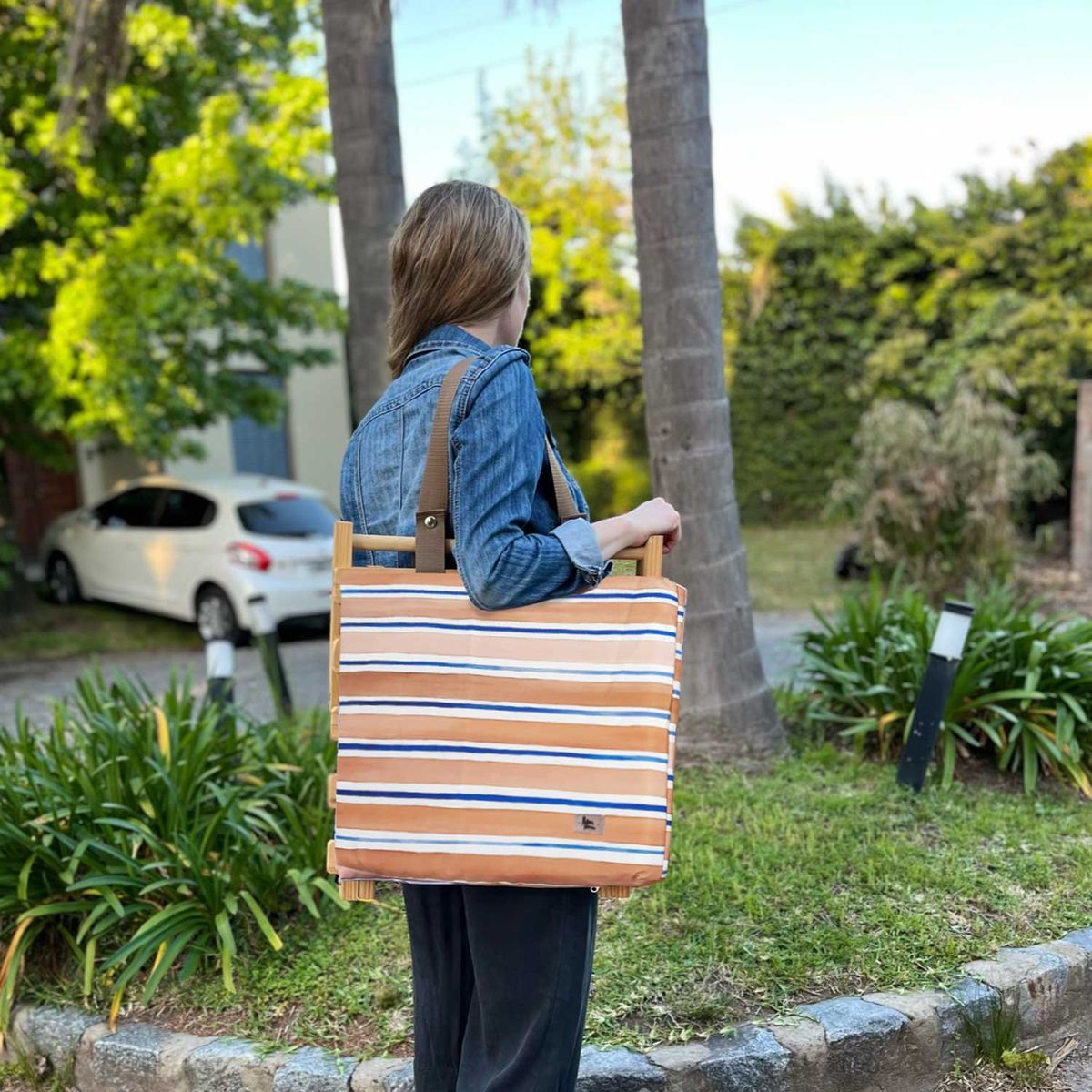 PAPER HOME - Reposera o respaldo de playa líneas beige Paper Home