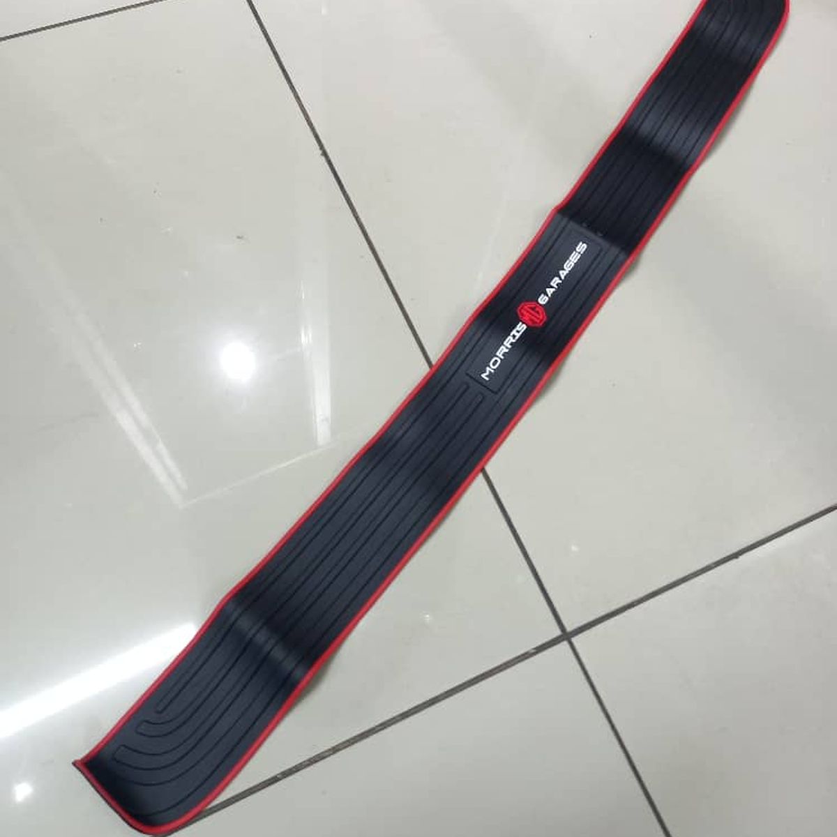 GENERICO -  Protector puerta trasera para maletero automóvil mg