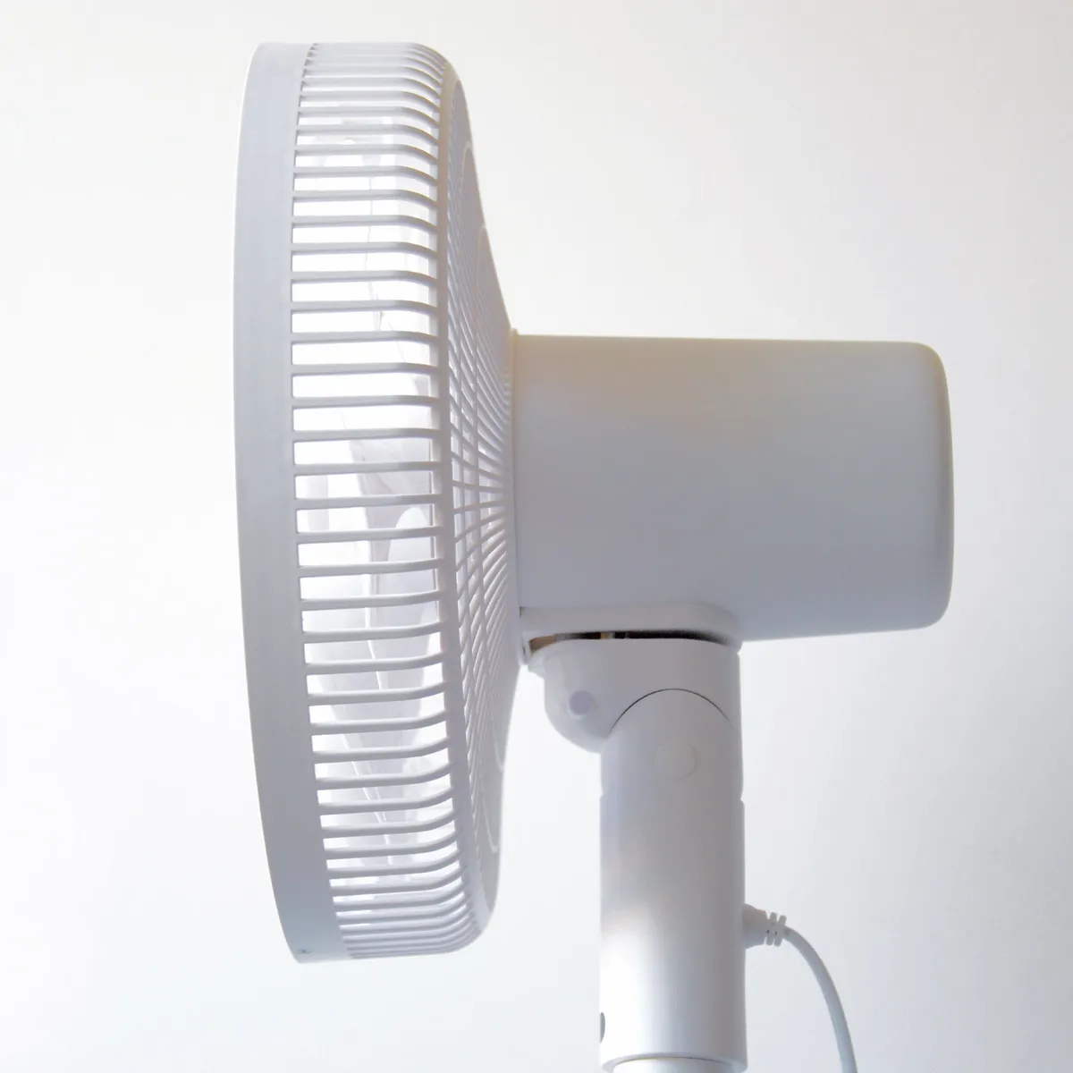 SUMO - Ventilador ultra silencioso de 3 niveles con control remoto VP-88 Sumo