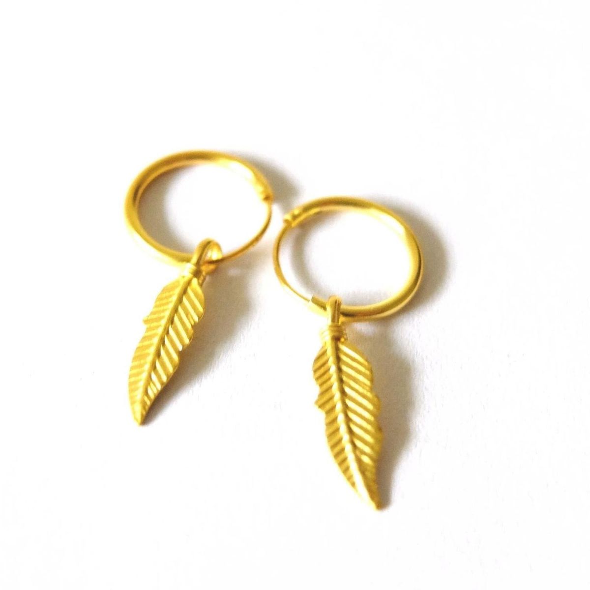 GOIA - Aros Unisex Argolla Pluma Colgante Gold