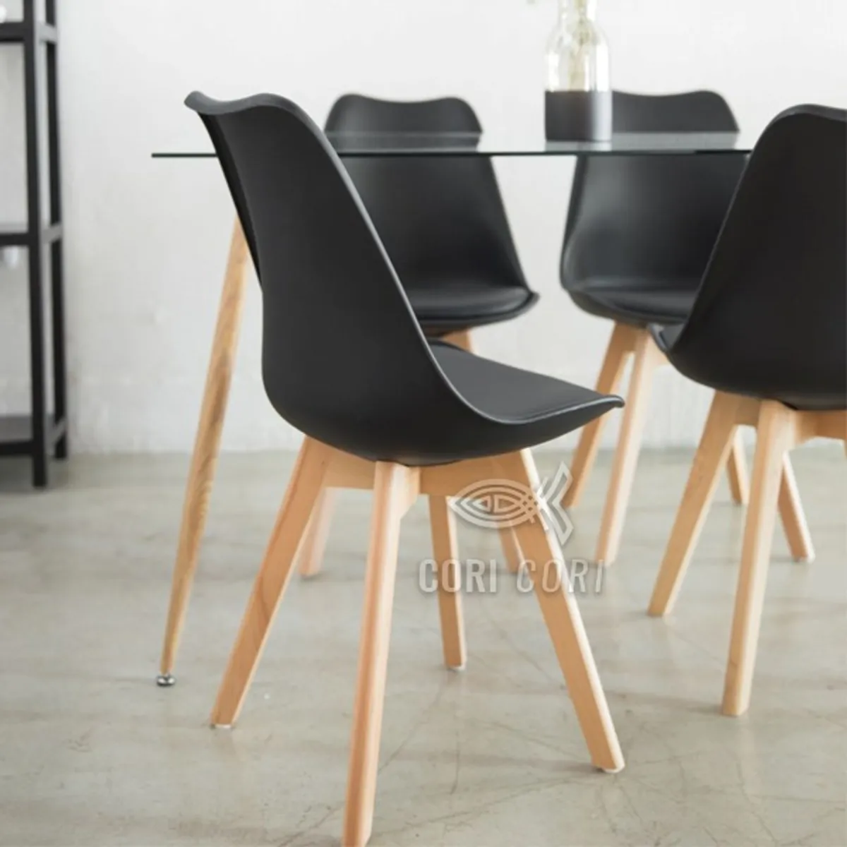 CORI CORI - Juego de Comedor Vidrio 120x 80cm + 4 Sillas Tulip Negro