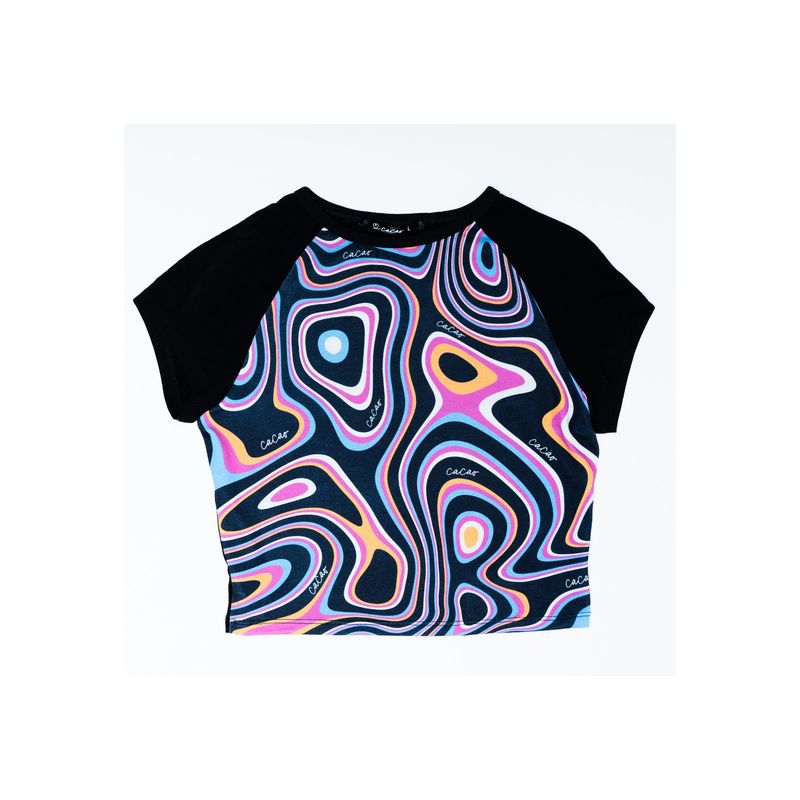 CACAO - Polera Clau Regular Sublimada Manga Raglan Negro Cacao