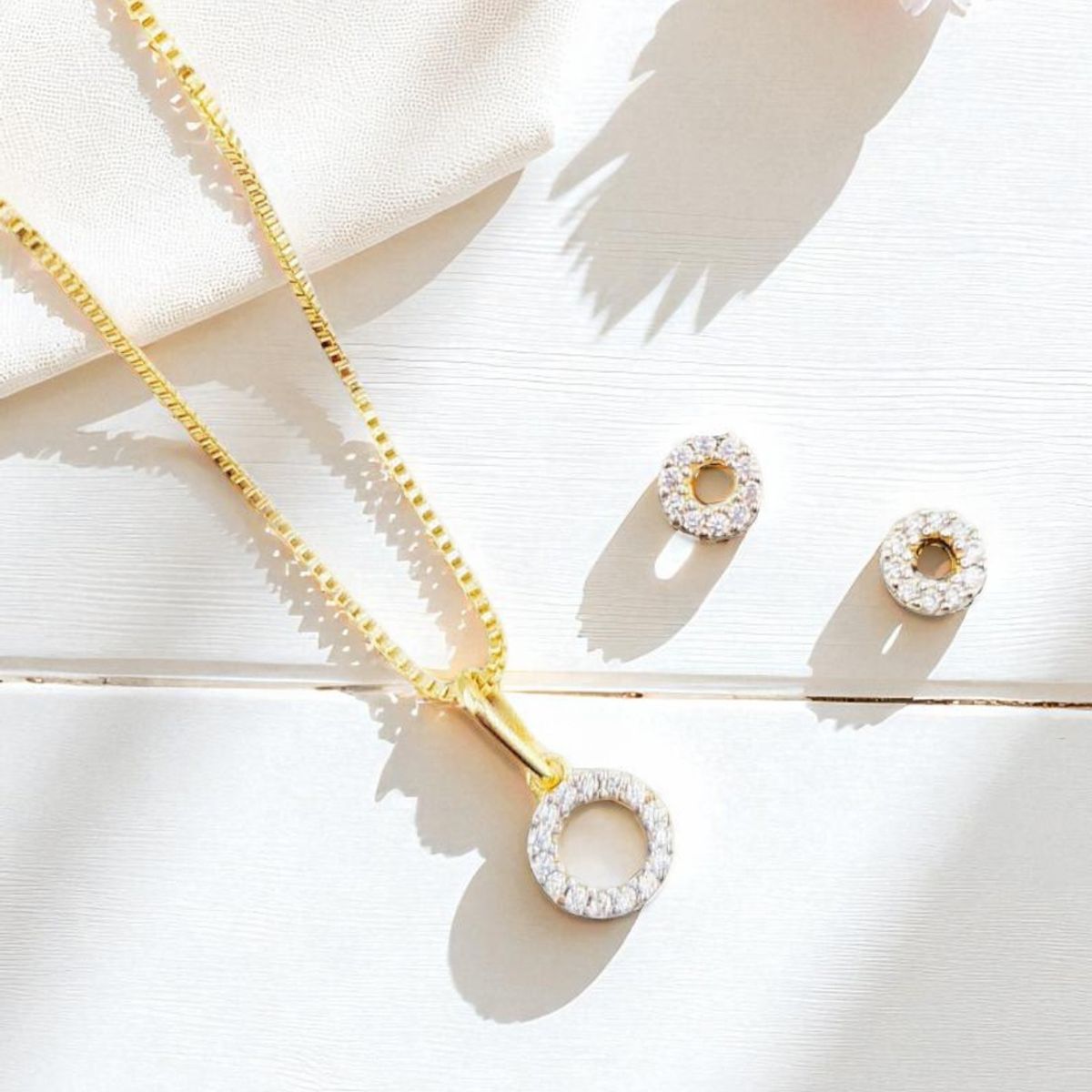 JOYAS MONTERO - Conjunto Corona Gold Baño Oro 24K Micro Circones