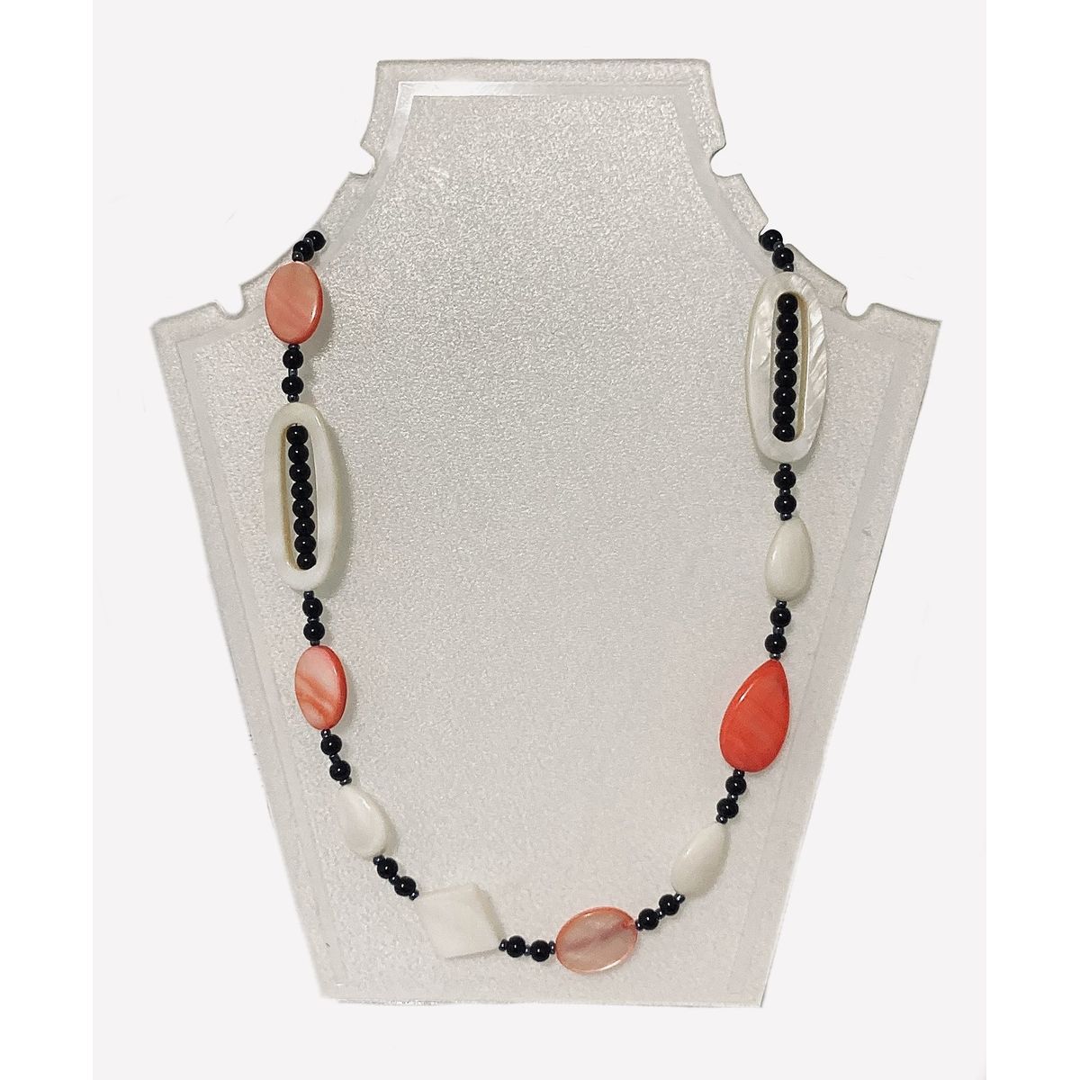 TAETHAI - Collar de Nácar y Ónix