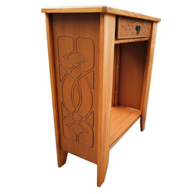 Imagen 2 del producto Mesa de arrimo con grabados