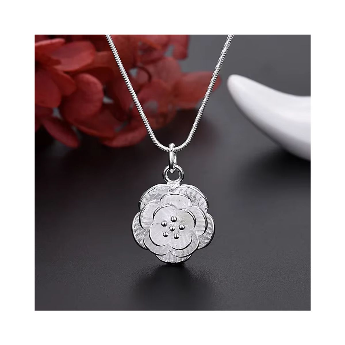 GENERICO - Collar Plateado Con Colgante Flor De Rosa