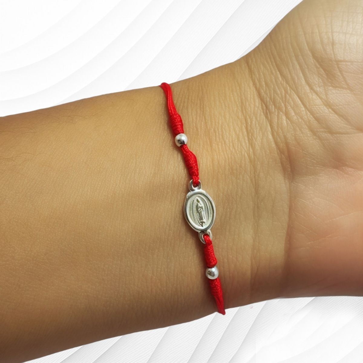 COGGIOLA - Pulsera Virgen de Guadalupe Mini Cordón Rojo Plata Fina 925