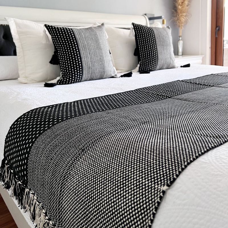 MANDIRHOME - Set Piecera + 2 Fundas Cojín Gissela 210x60cms y 45x45cms
