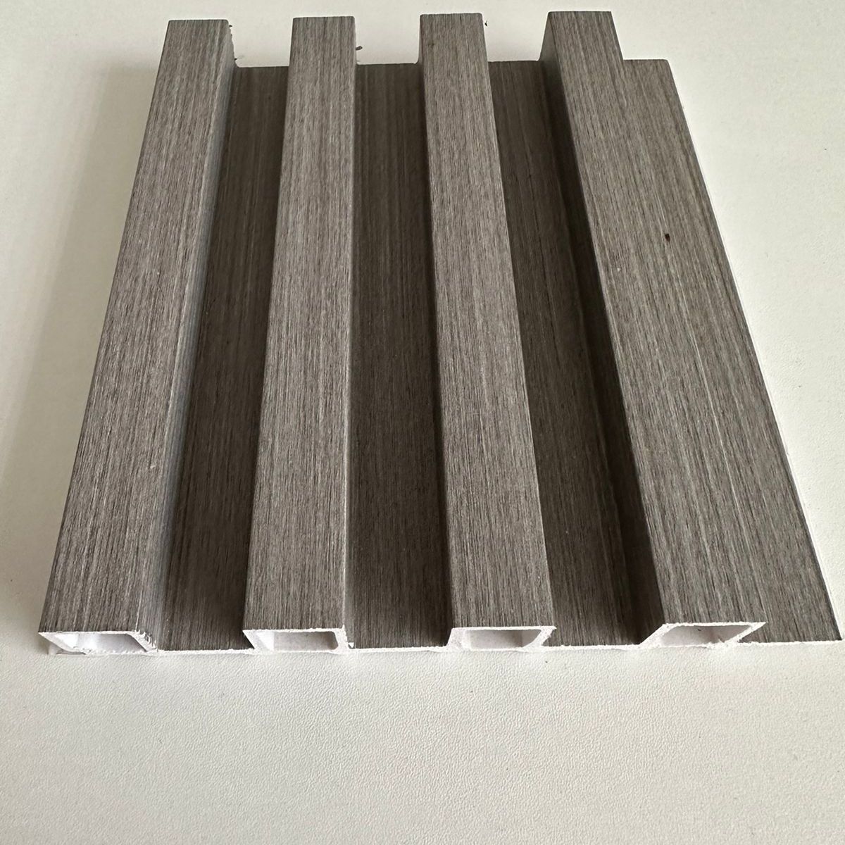 GENERICO - Revestimiento Interior WPC 2.5m x 16cm x 24mm - Color Gris- 14 un.