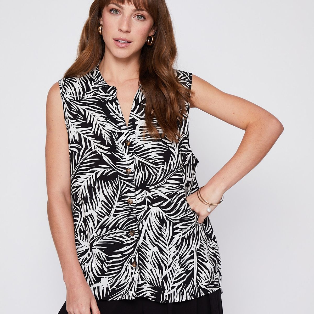 FAMILY SHOP - Blusa Mujer Sin Manga Hojas Negro Family Shop
