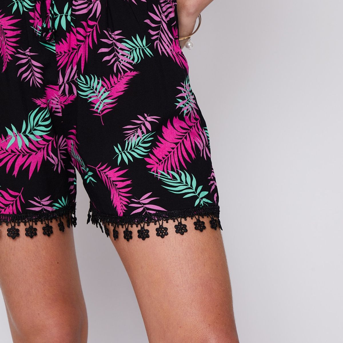 FAMILY SHOP - Short Mujer Viscoso Tropical Fucsia Family Shop