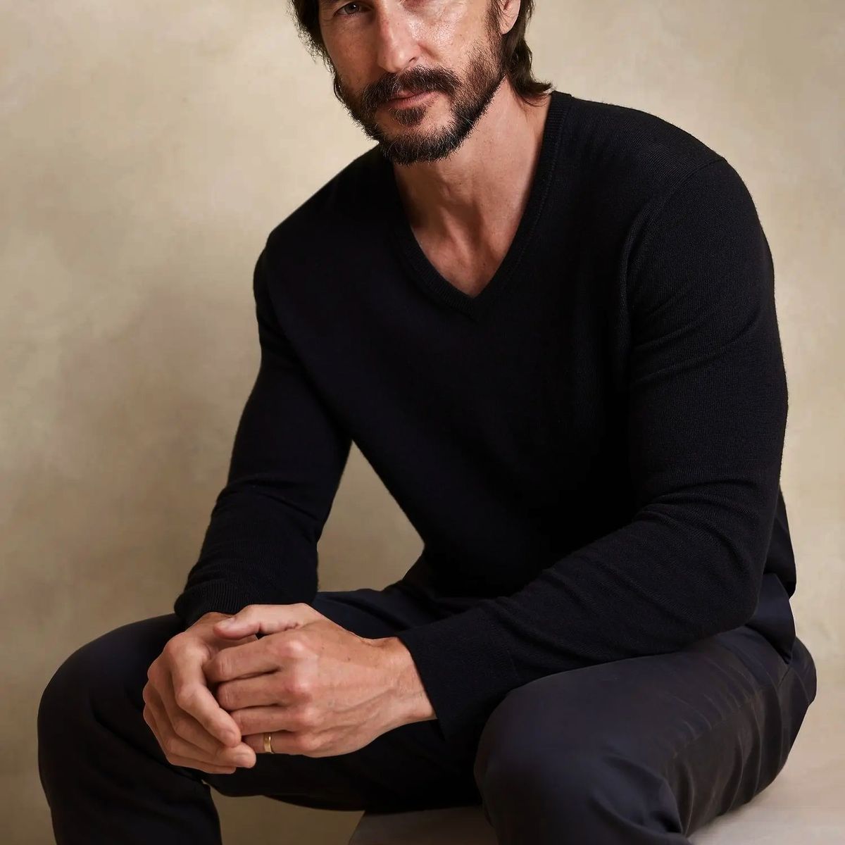 KINGS CROSS - Sweater Negro de cuello en V