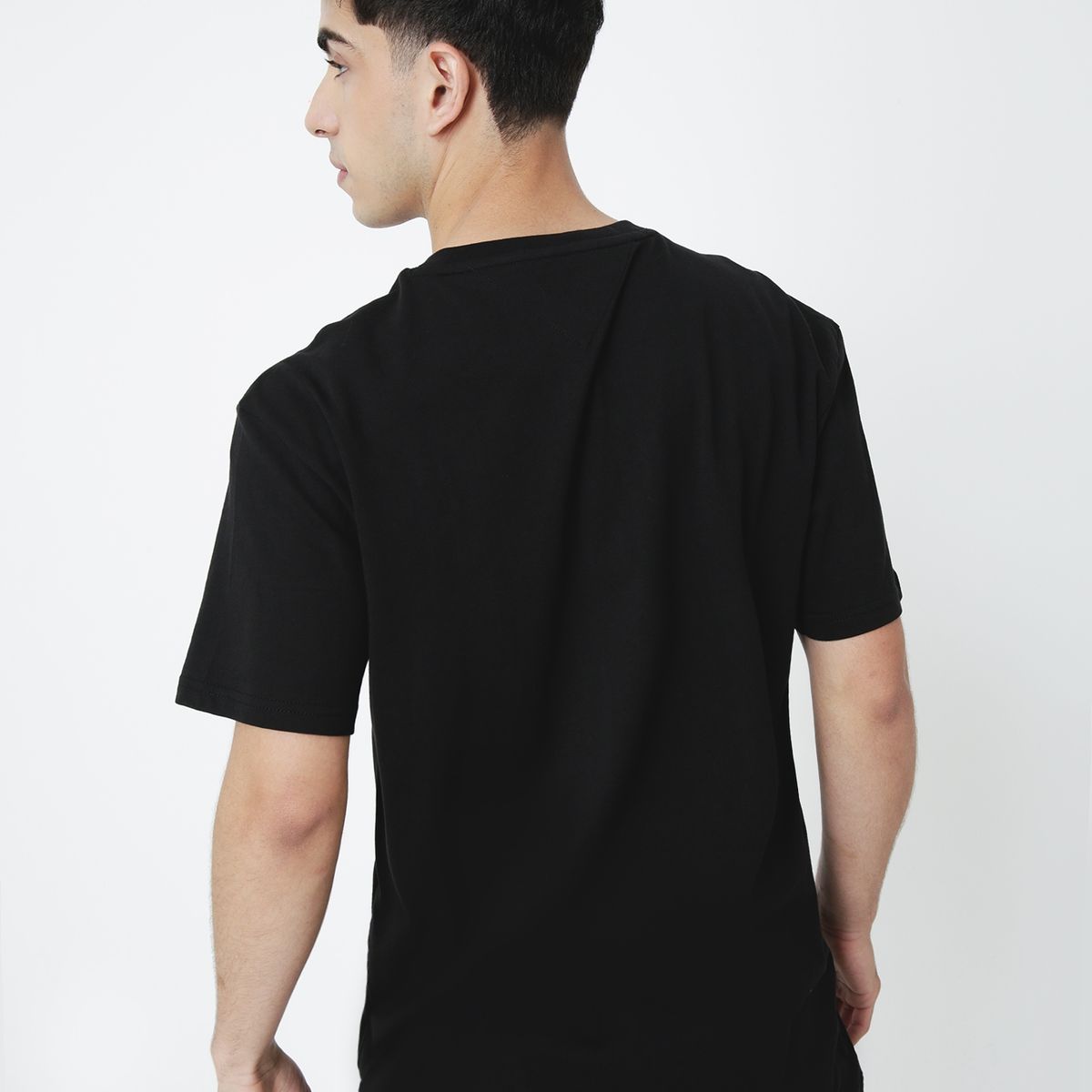 TOMMY HILFIGER - Polera Manga Corta Con Logo Negro Tommy Jeans