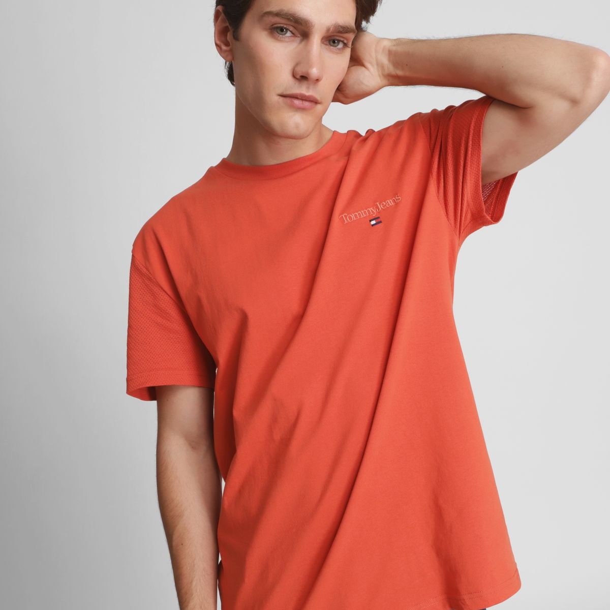 TOMMY HILFIGER - Polera Regular Clásica De Algodón Naranjo Tommy Jeans.