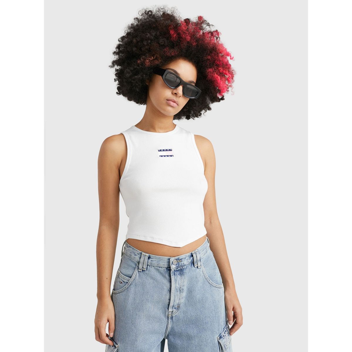 TOMMY HILFIGER - Polera Crop Con Parche Blanco Tommy Jeans
