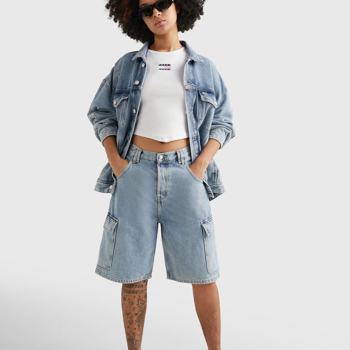 TOMMY HILFIGER - Polera Crop Con Parche Blanco Tommy Jeans